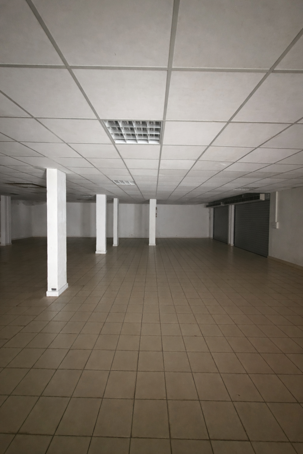 À louer – Local commercial – 580 m² – Saint-André (97440)