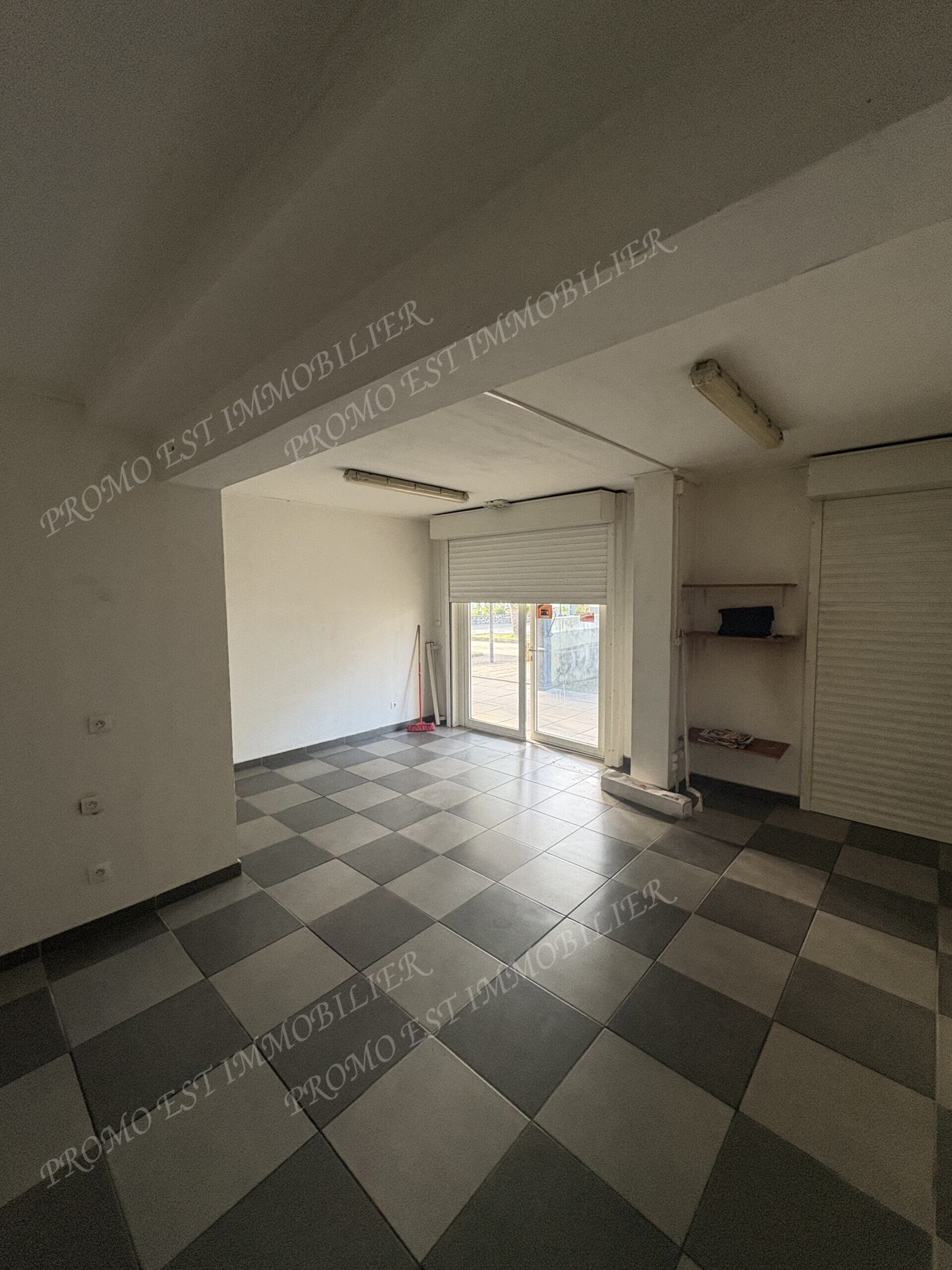 Accueil — Agence immobilière PROMO EST IMMOBILIER À vendre Local 35,07 m² Domaine de la Vanille, Saint-André