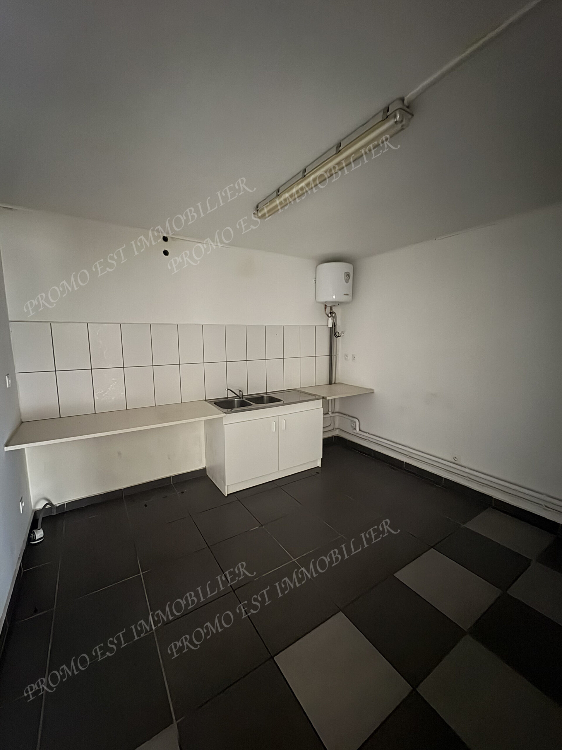 Accueil — Agence immobilière PROMO EST IMMOBILIER À vendre Local 35,07 m² Domaine de la Vanille, Saint-André — vue 2