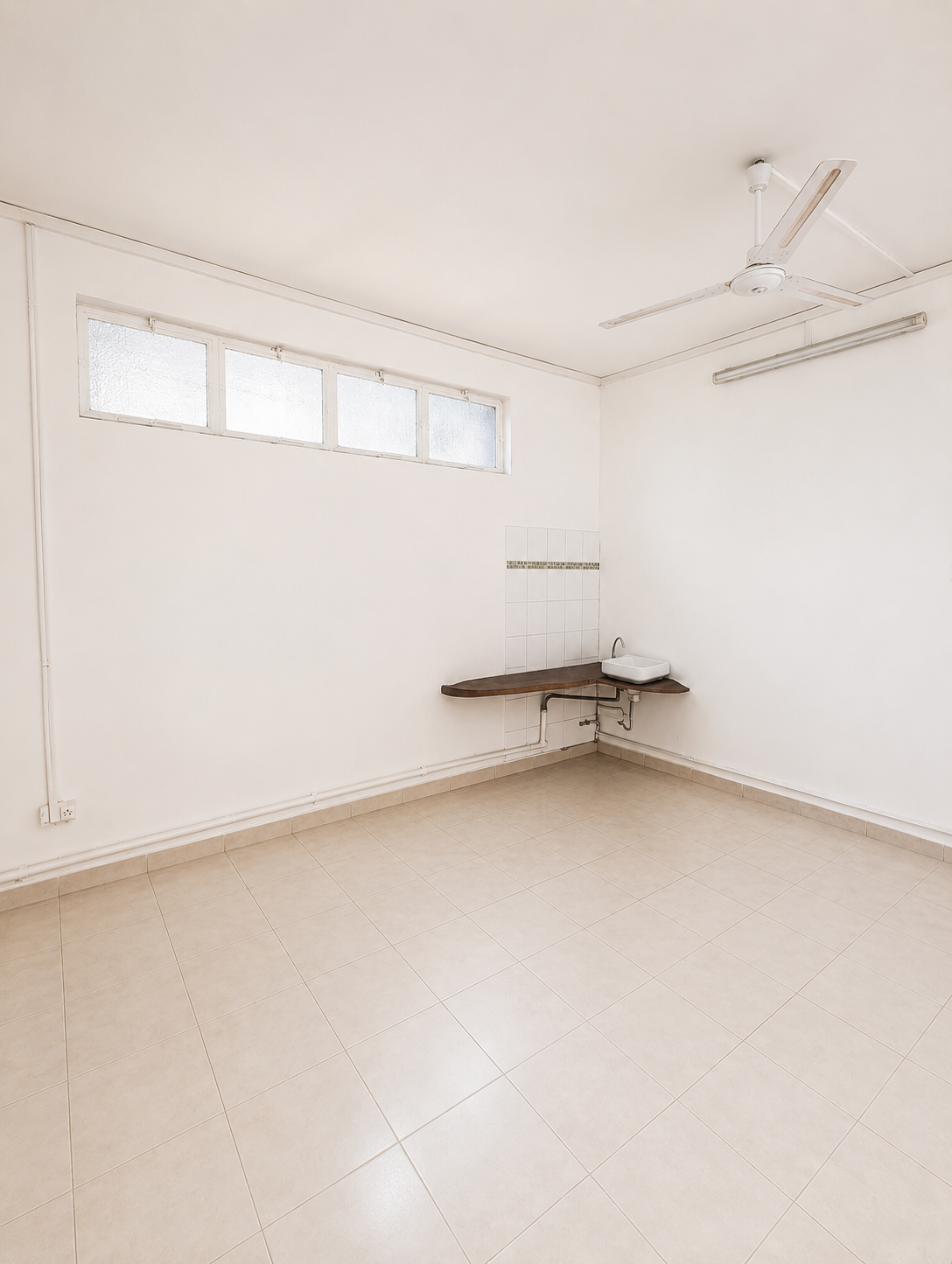 À louer – Local professionnel de 42 m² – Saint-André — vue 2