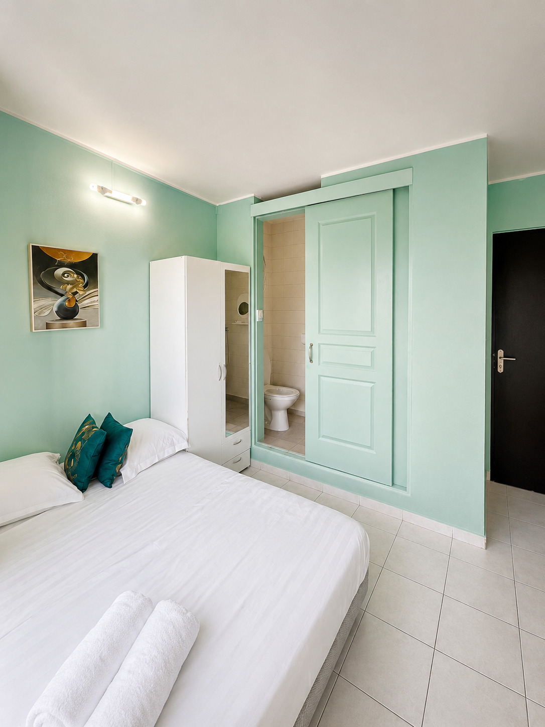 À VENDRE — Immeuble à usage d&rsquo;hôtel — 34 chambres — Saint-Denis — vue 2